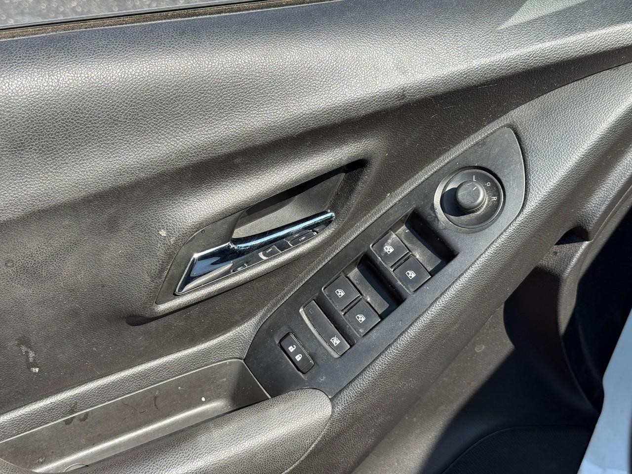 Chevrolet Trax Vehicle Full-screen Gallery Image 16