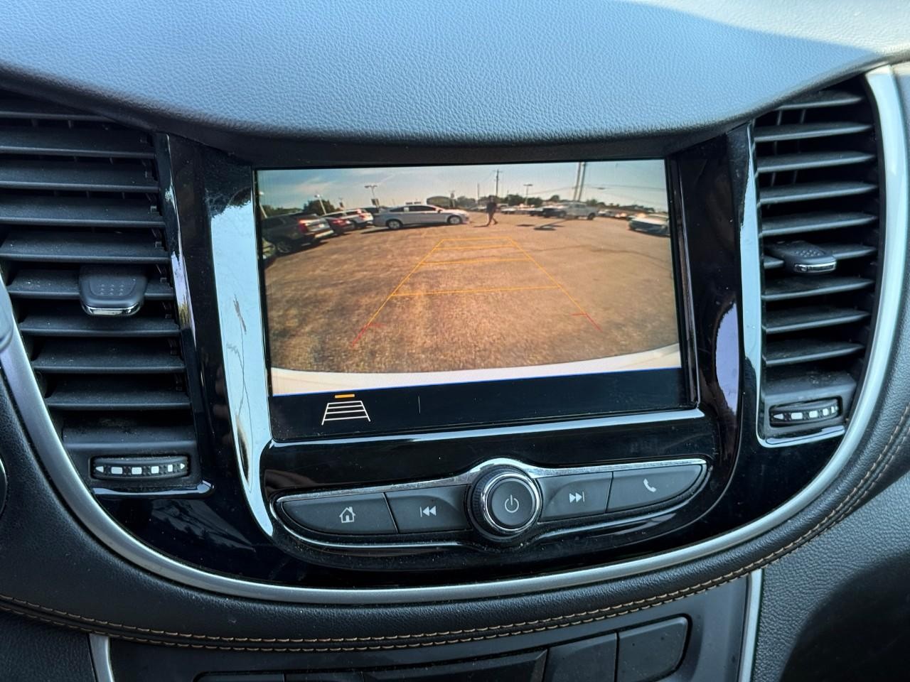 Chevrolet Trax Vehicle Full-screen Gallery Image 23