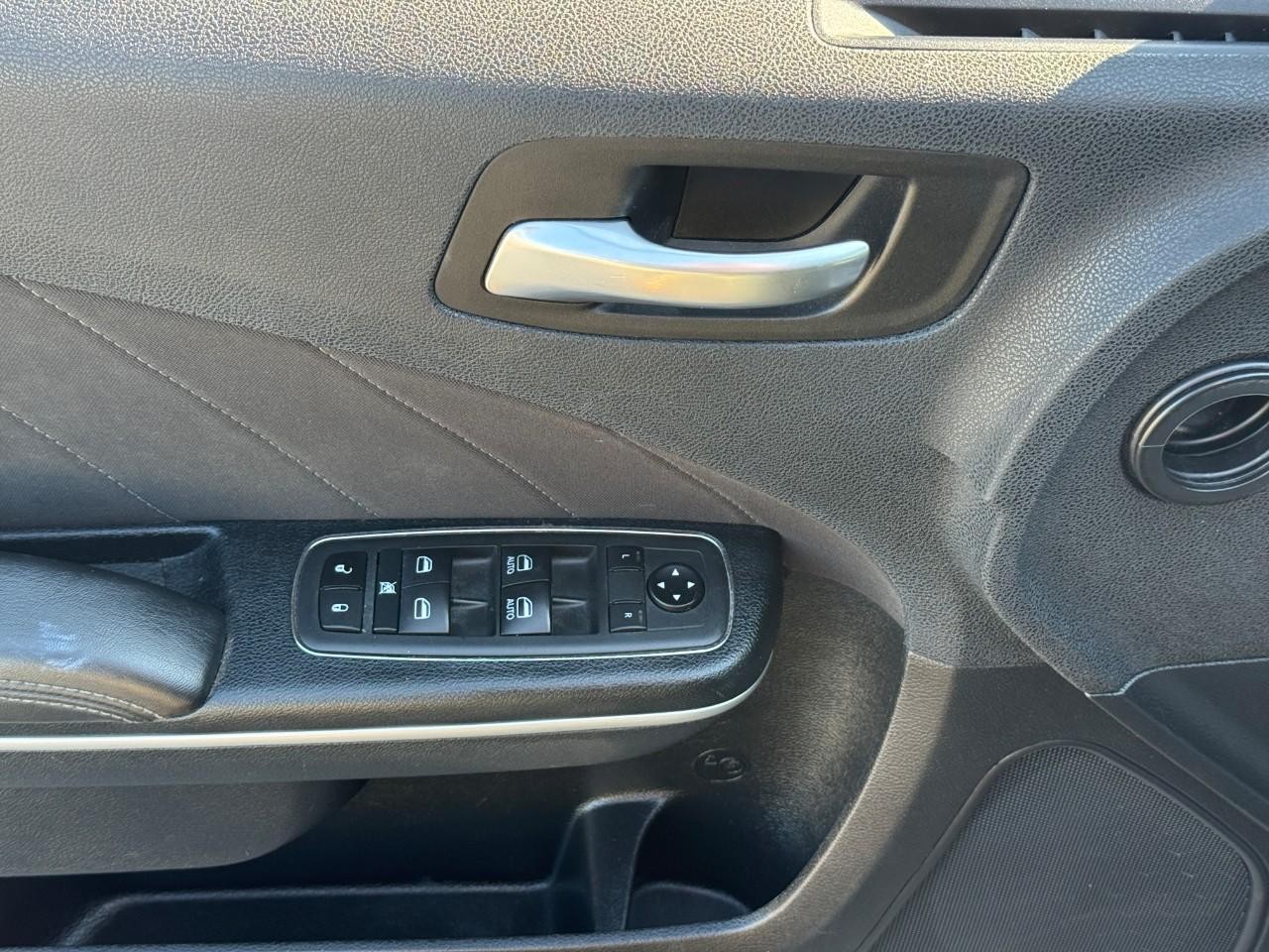Dodge Charger Vehicle Full-screen Gallery Image 15