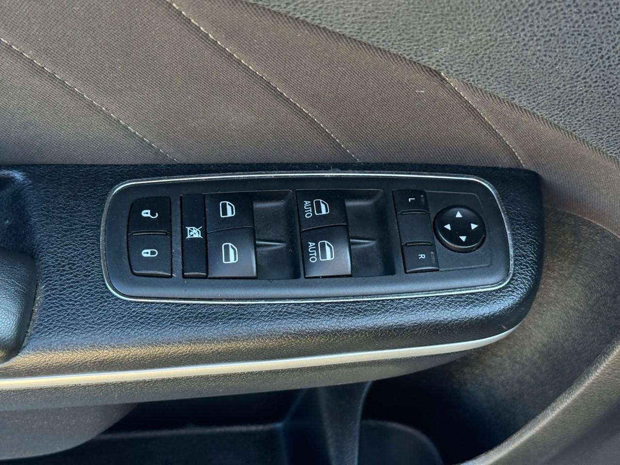 Dodge Charger Vehicle Full-screen Gallery Image 16