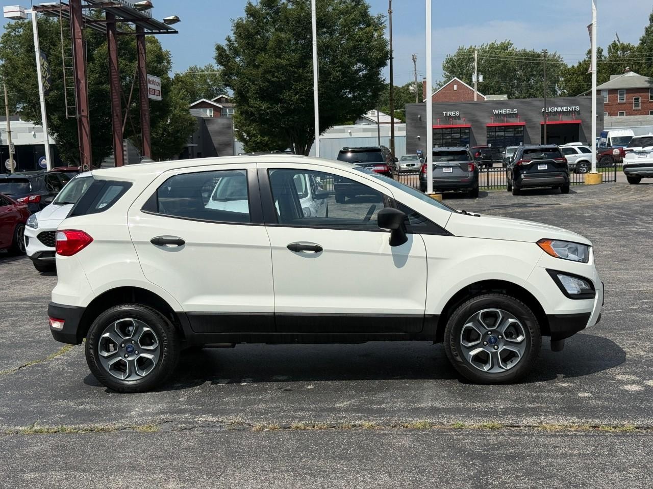 Ford EcoSport Vehicle Full-screen Gallery Image 05