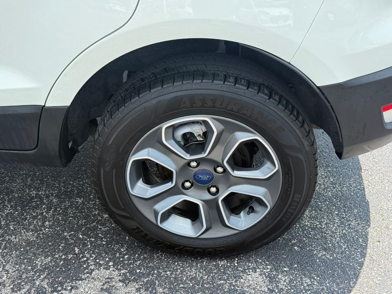 Ford EcoSport Vehicle Full-screen Gallery Image 06