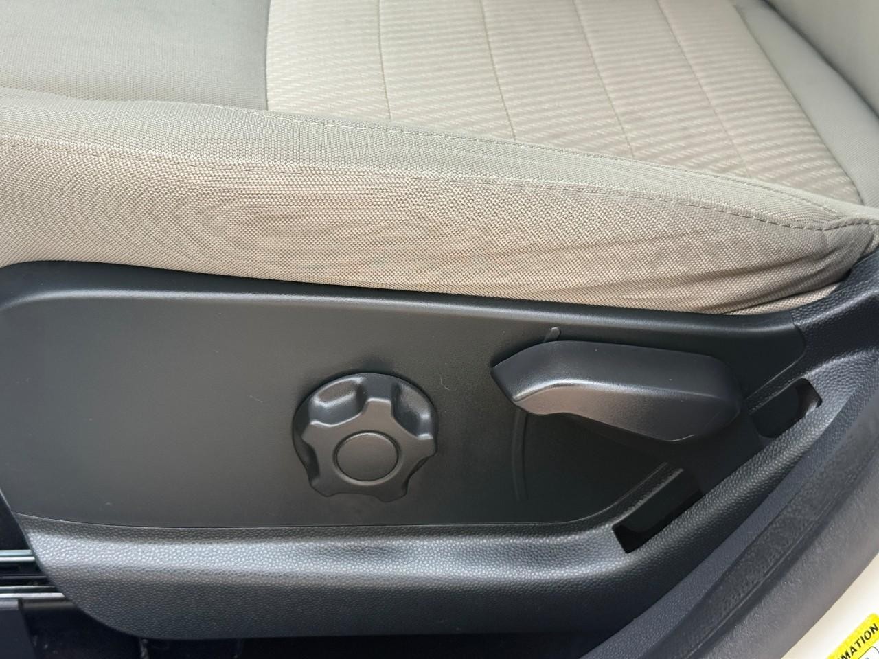 Ford EcoSport Vehicle Full-screen Gallery Image 19