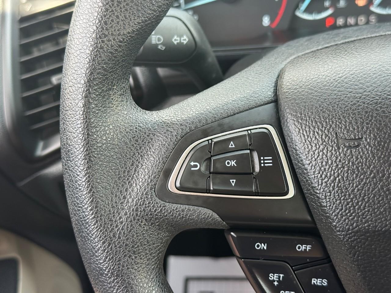 Ford EcoSport Vehicle Full-screen Gallery Image 20