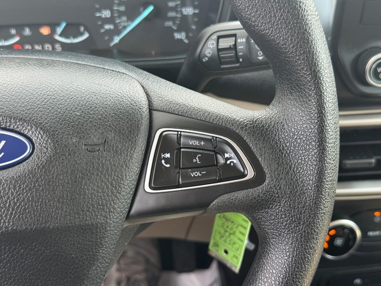 Ford EcoSport Vehicle Full-screen Gallery Image 21