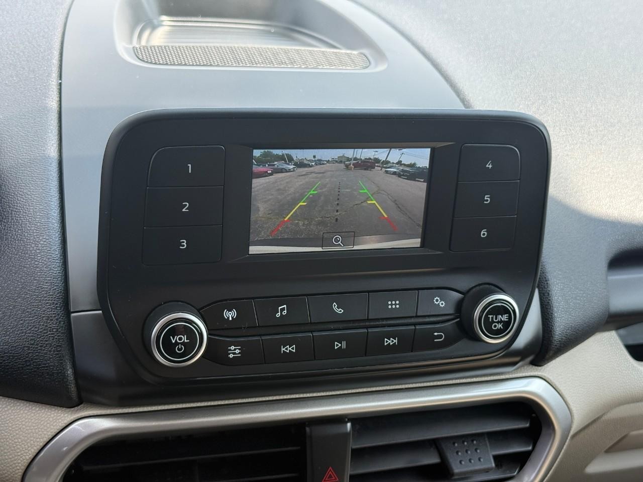 Ford EcoSport Vehicle Full-screen Gallery Image 24
