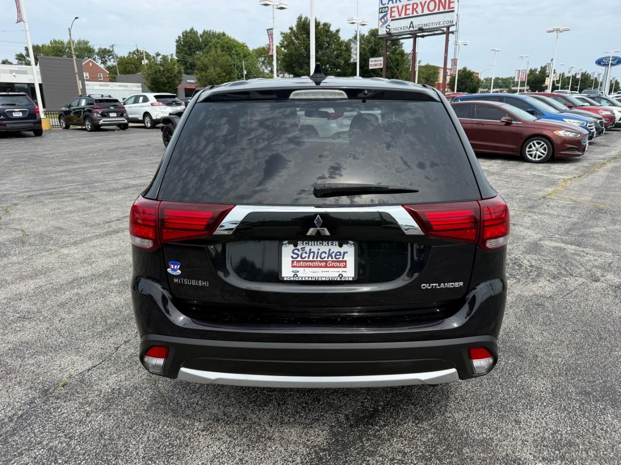 Mitsubishi Outlander Vehicle Full-screen Gallery Image 08