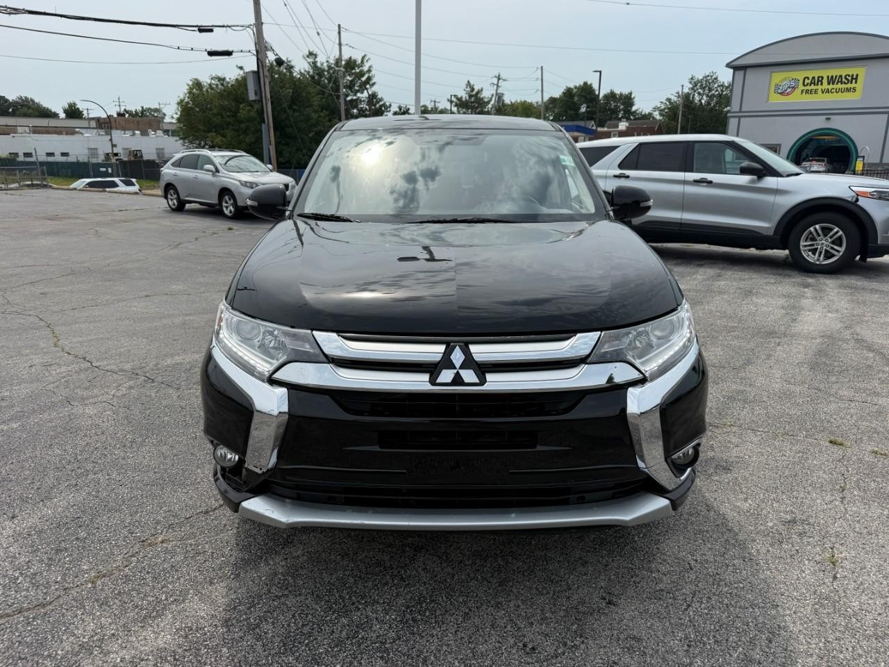 Mitsubishi Outlander Vehicle Full-screen Gallery Image 09