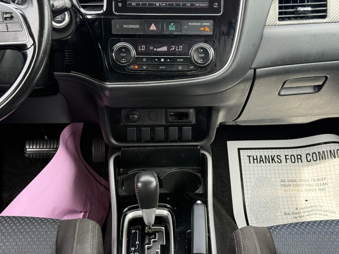 Mitsubishi Outlander Vehicle Full-screen Gallery Image 14