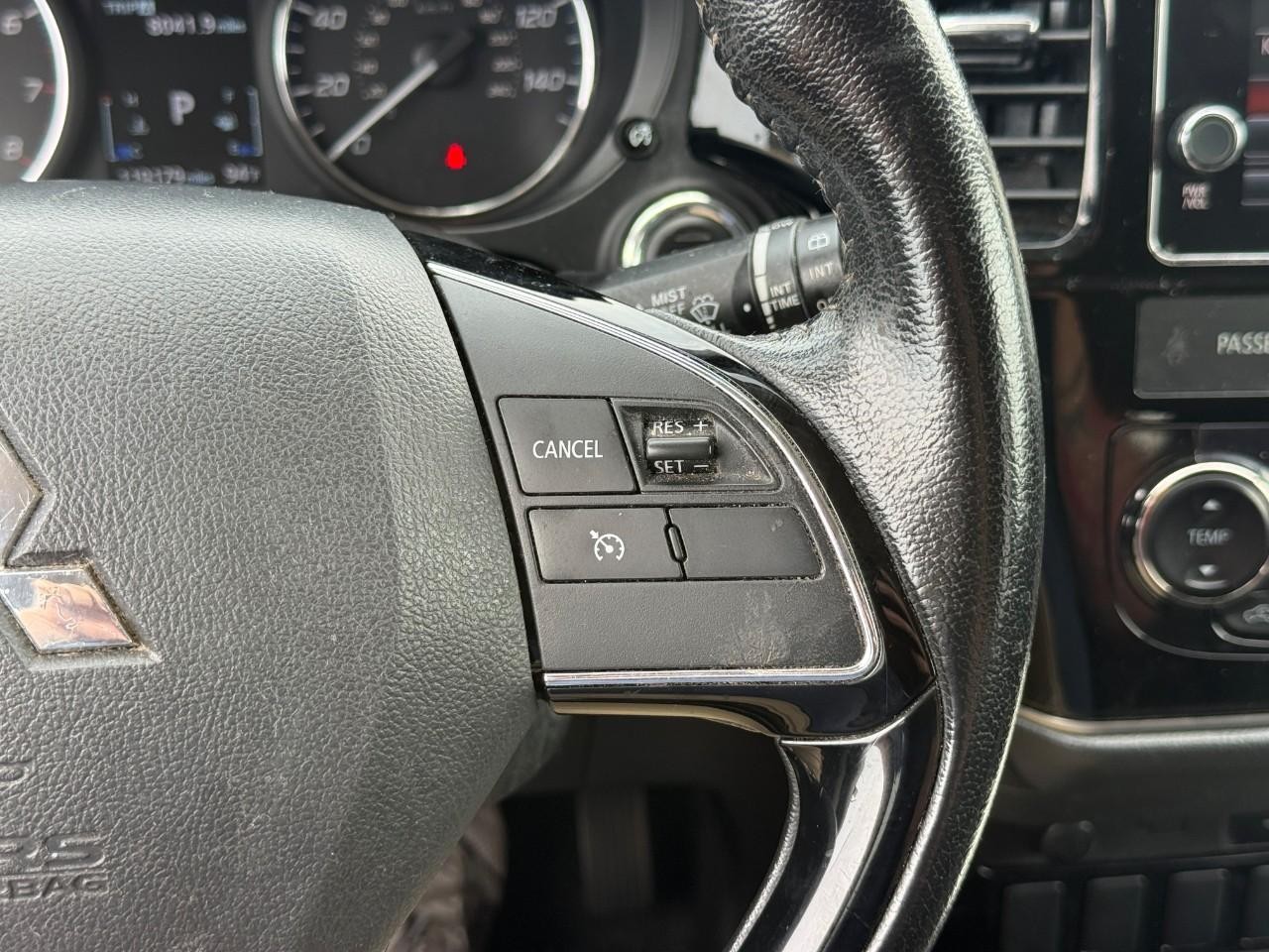 Mitsubishi Outlander Vehicle Full-screen Gallery Image 19