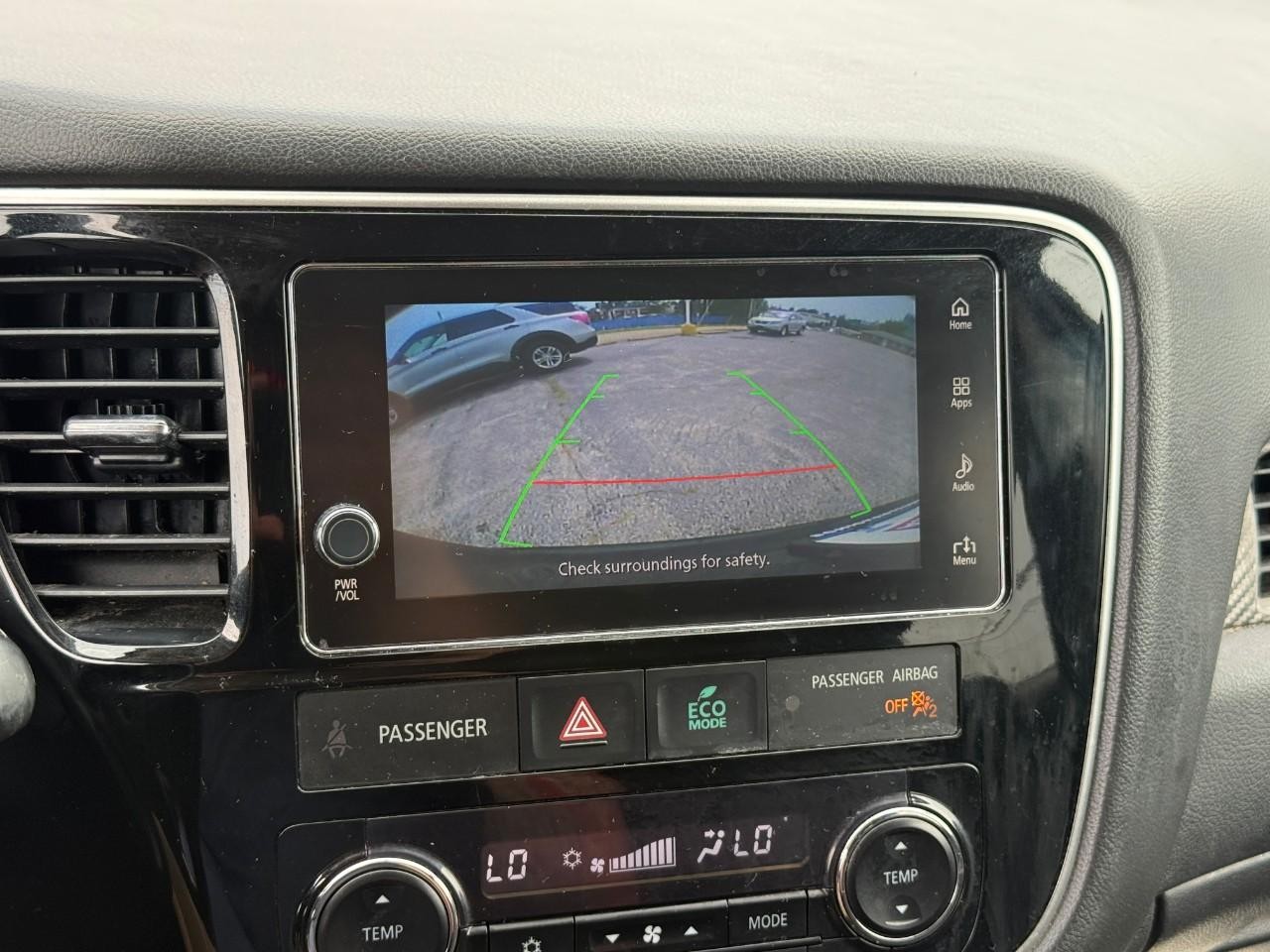 Mitsubishi Outlander Vehicle Full-screen Gallery Image 22