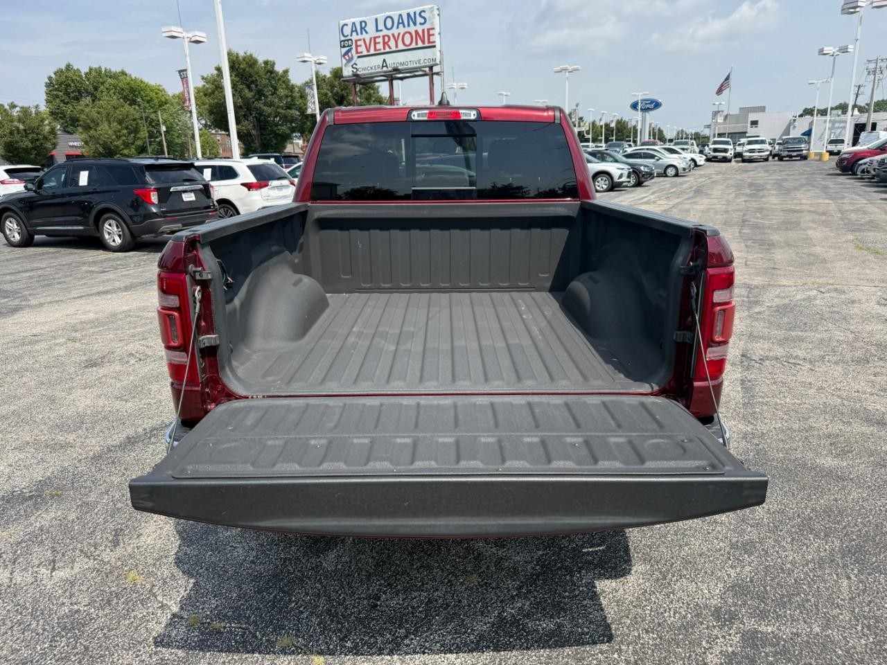 Ram 1500 Vehicle Full-screen Gallery Image 08