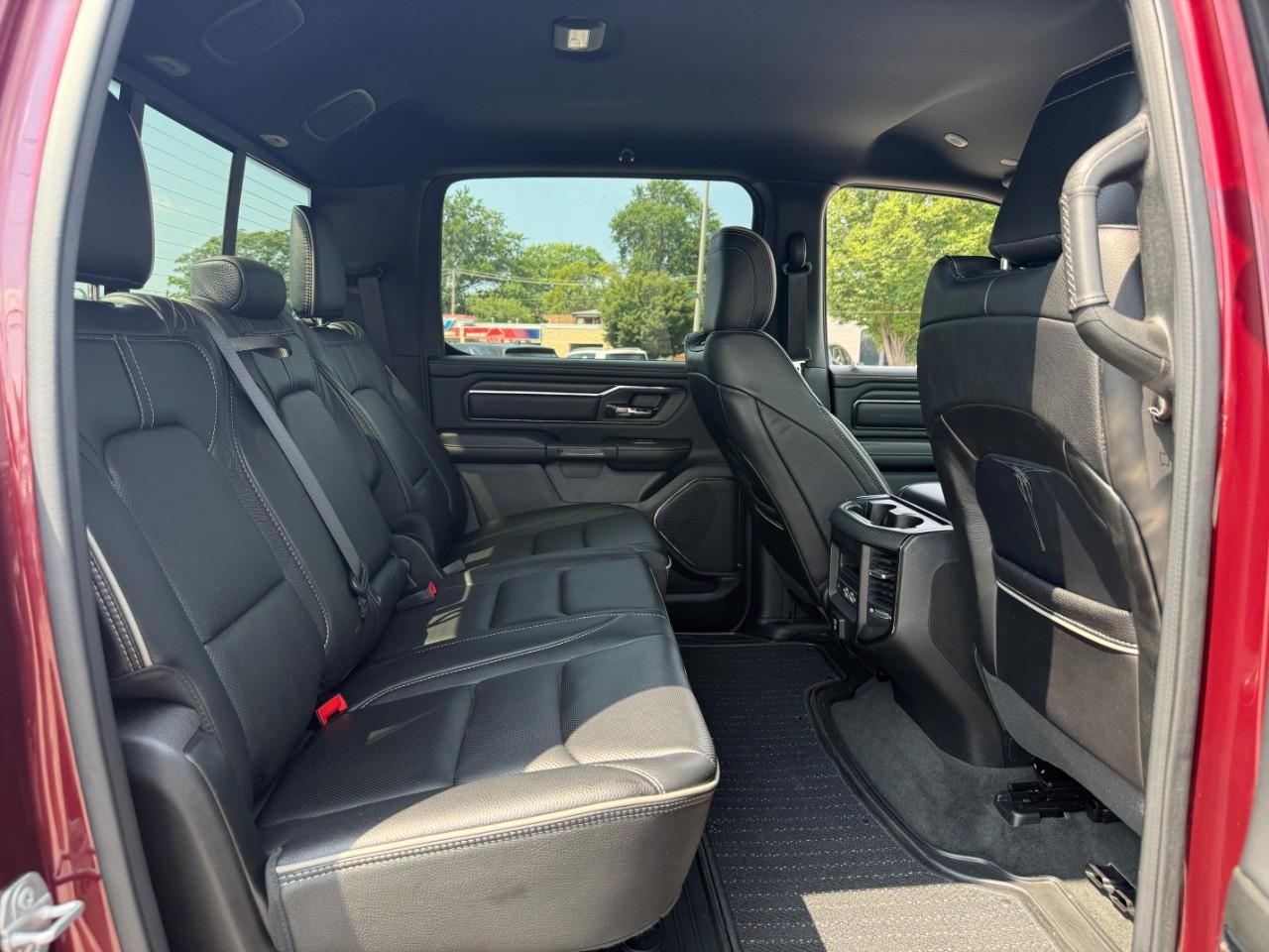 Ram 1500 Vehicle Full-screen Gallery Image 11