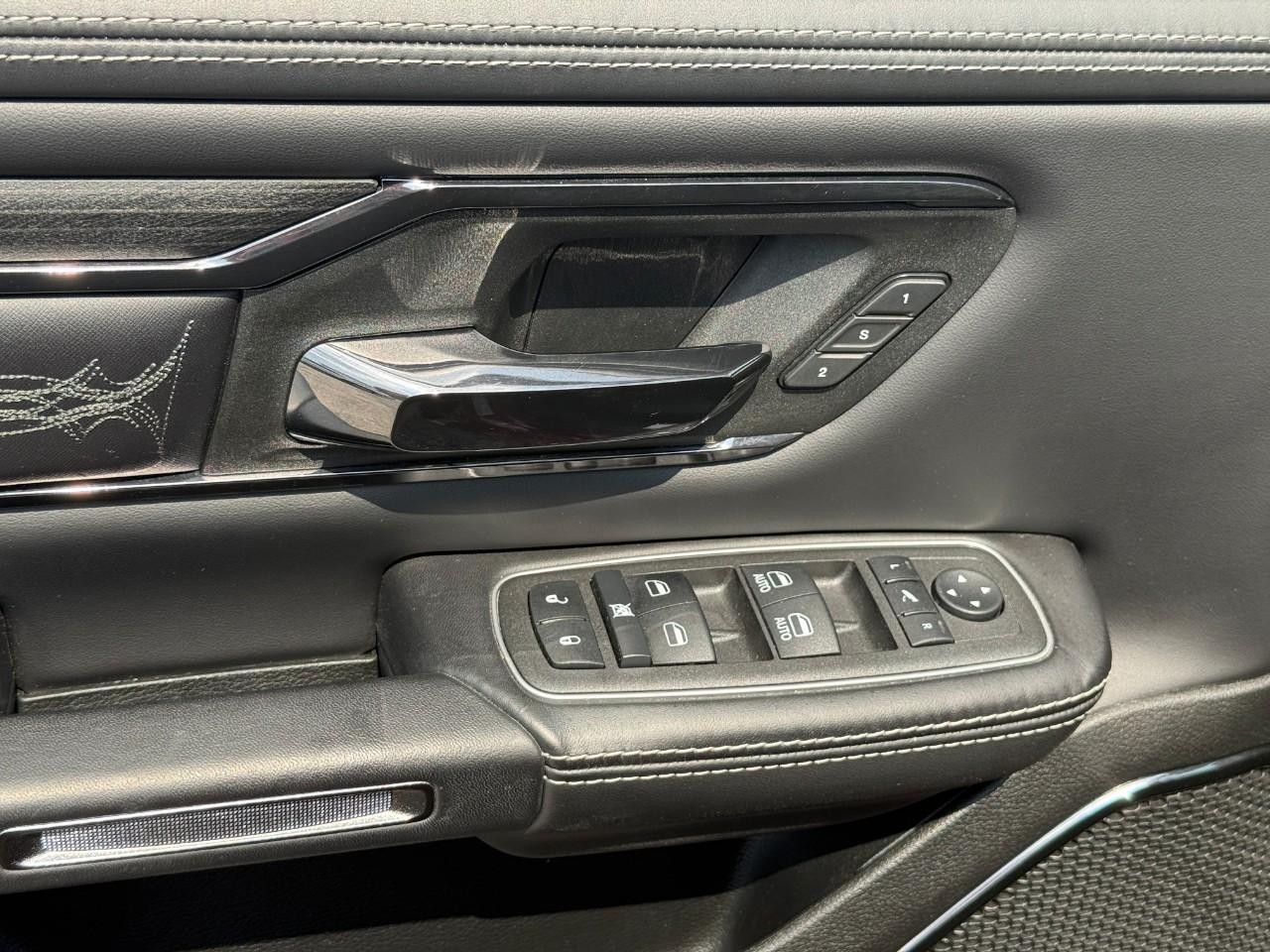Ram 1500 Vehicle Full-screen Gallery Image 15