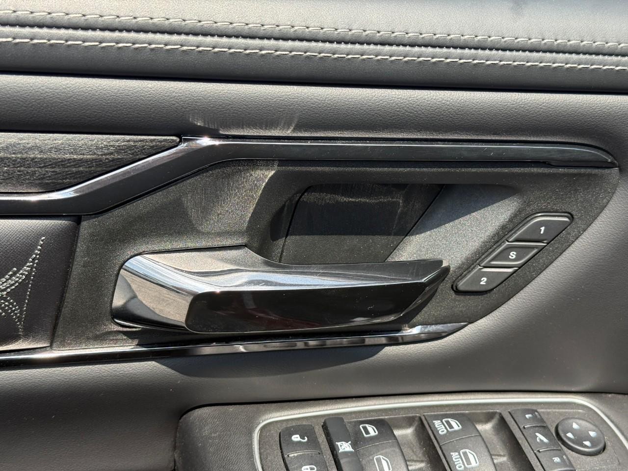 Ram 1500 Vehicle Full-screen Gallery Image 16