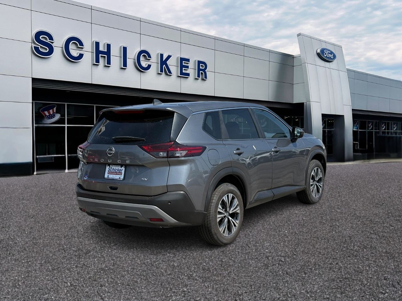 Nissan Rogue Vehicle Full-screen Gallery Image 02