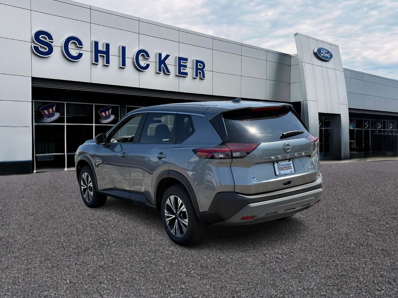 Nissan Rogue Vehicle Full-screen Gallery Image 03
