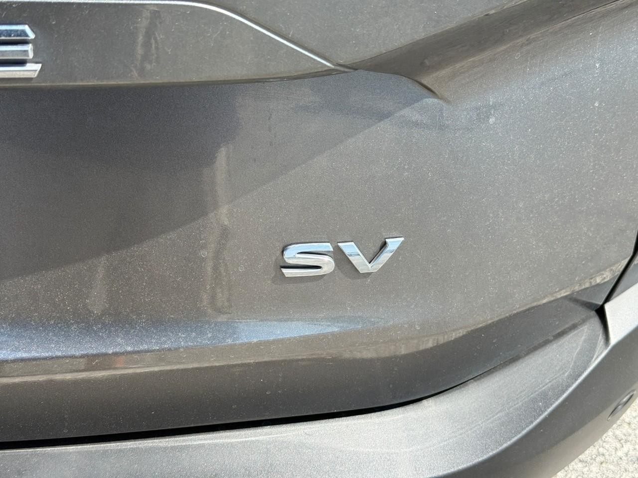 Nissan Rogue Vehicle Full-screen Gallery Image 07