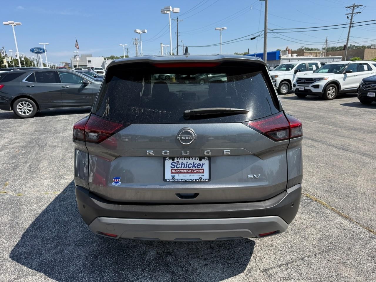 Nissan Rogue Vehicle Full-screen Gallery Image 09