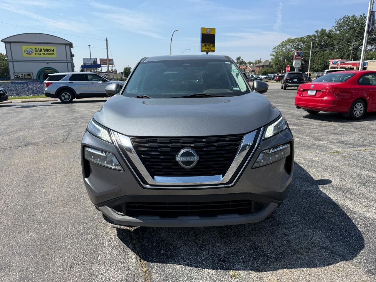 Nissan Rogue Vehicle Full-screen Gallery Image 10