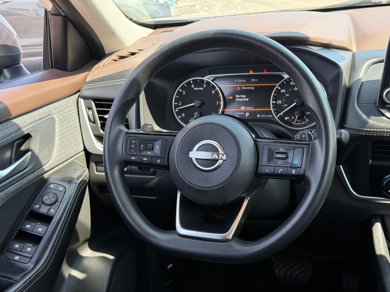 Nissan Rogue Vehicle Full-screen Gallery Image 13