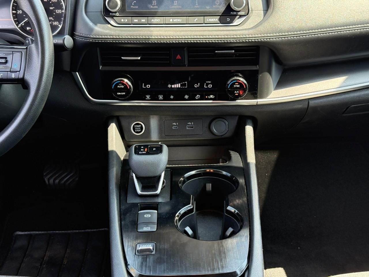Nissan Rogue Vehicle Full-screen Gallery Image 15