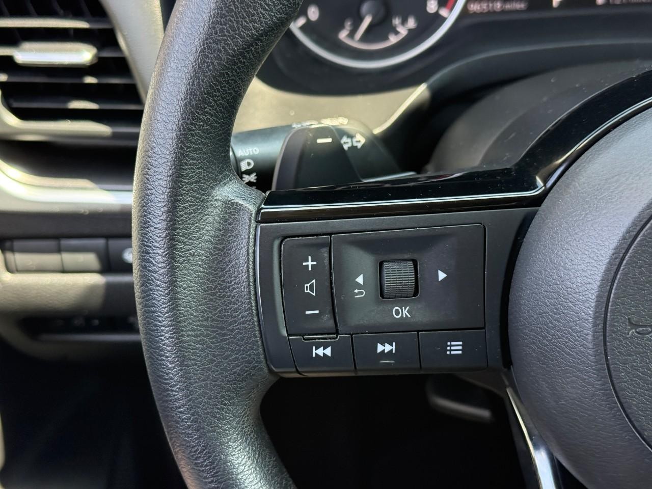 Nissan Rogue Vehicle Full-screen Gallery Image 20