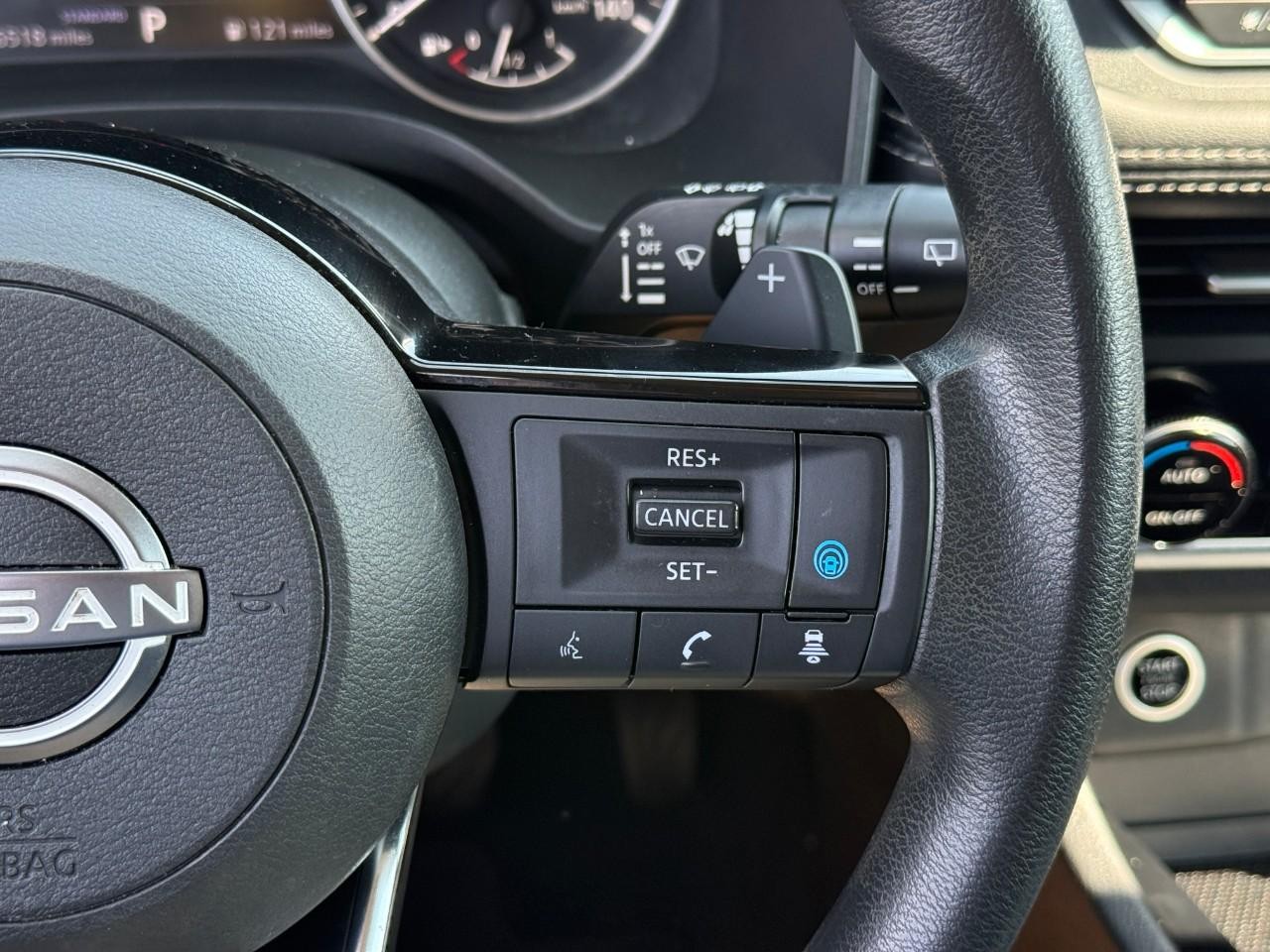 Nissan Rogue Vehicle Full-screen Gallery Image 21