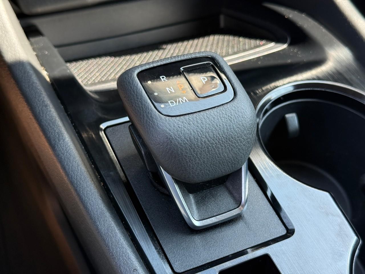 Nissan Rogue Vehicle Full-screen Gallery Image 22