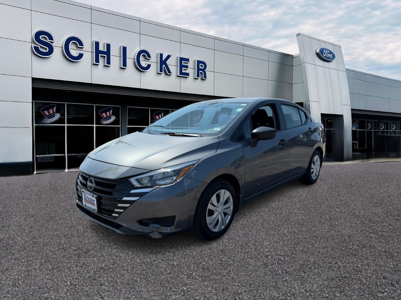 Nissan Versa Vehicle Full-screen Gallery Image 04