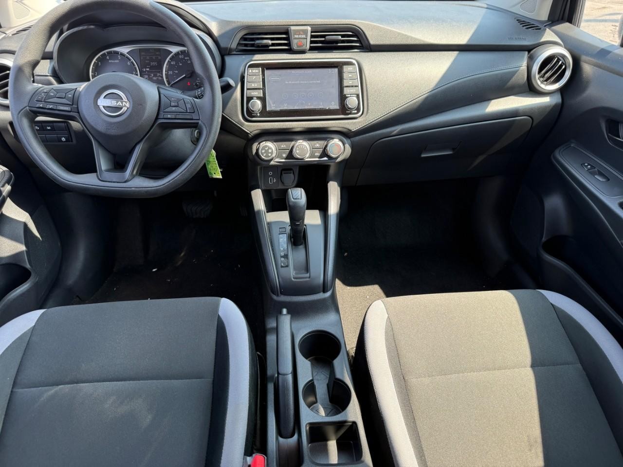 Nissan Versa Vehicle Full-screen Gallery Image 10