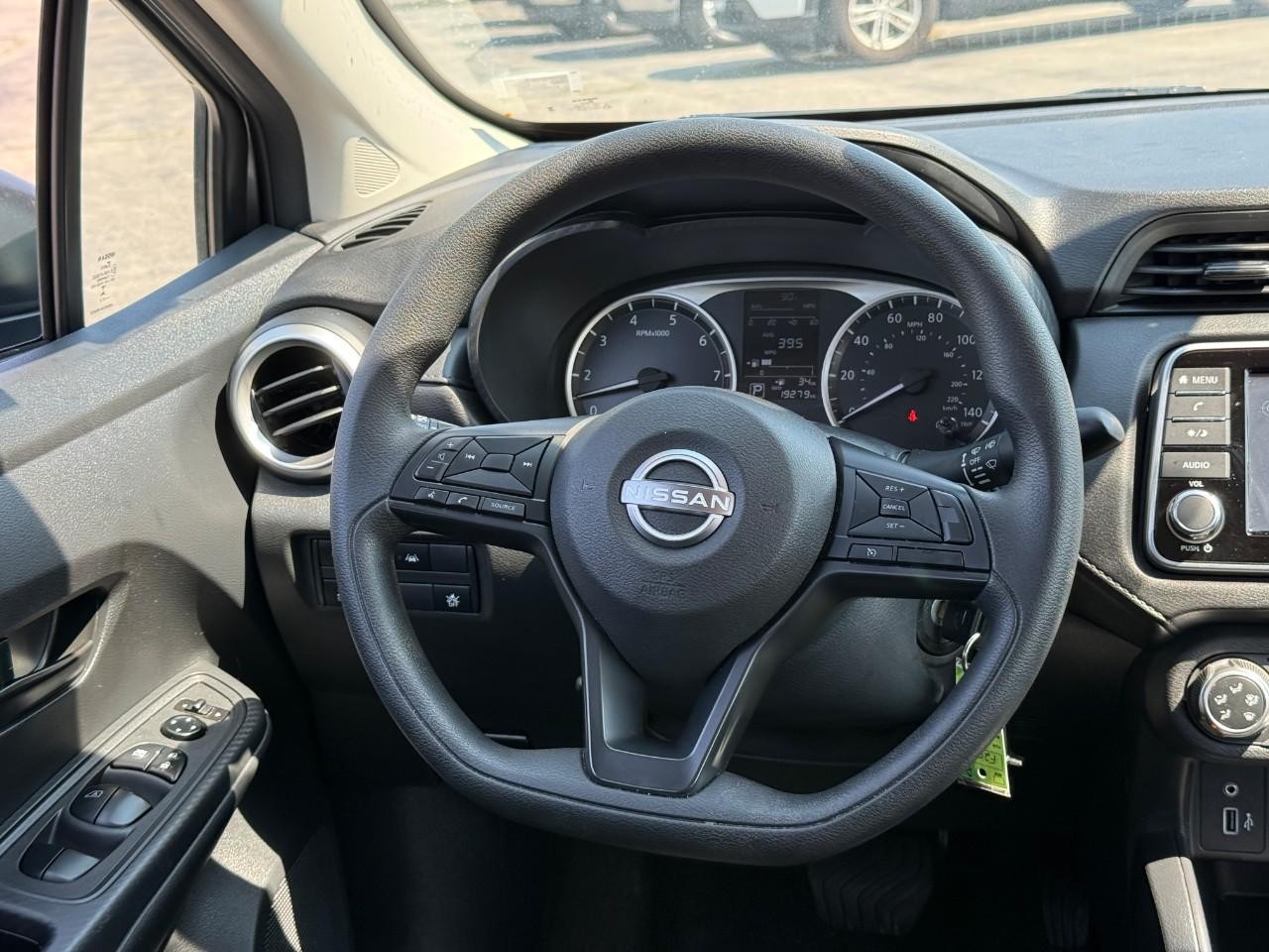Nissan Versa Vehicle Full-screen Gallery Image 11