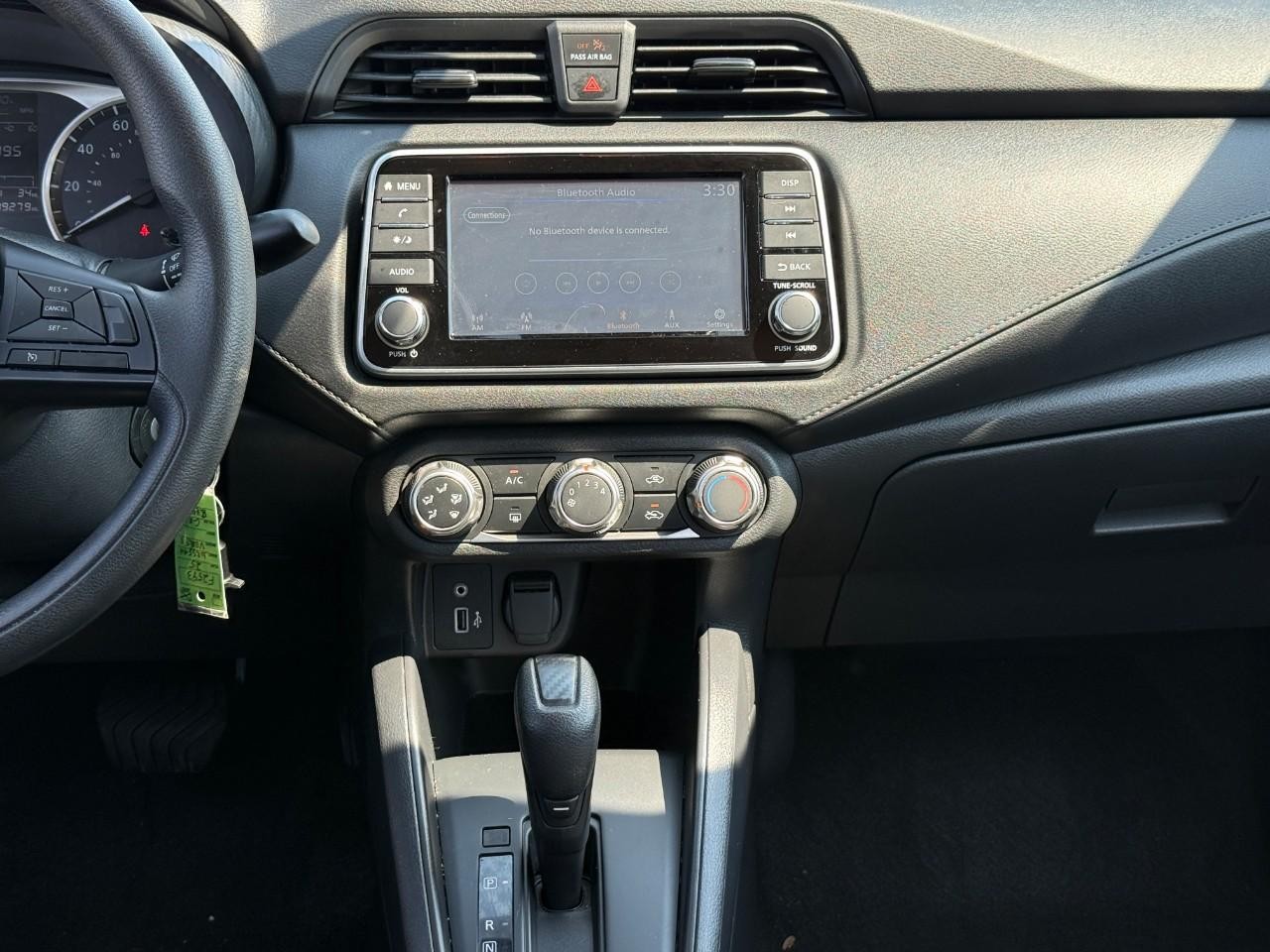 Nissan Versa Vehicle Full-screen Gallery Image 13