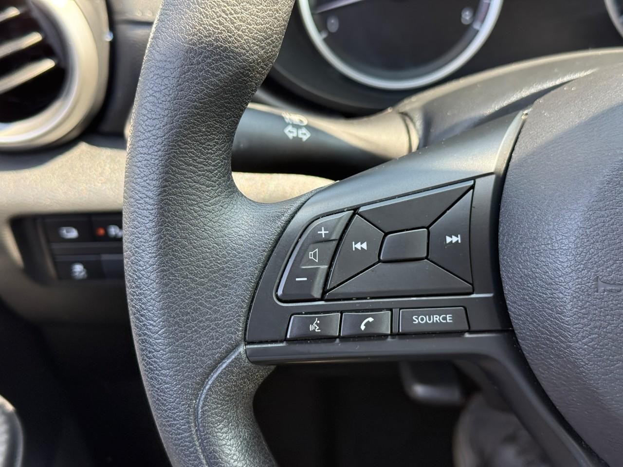 Nissan Versa Vehicle Full-screen Gallery Image 17