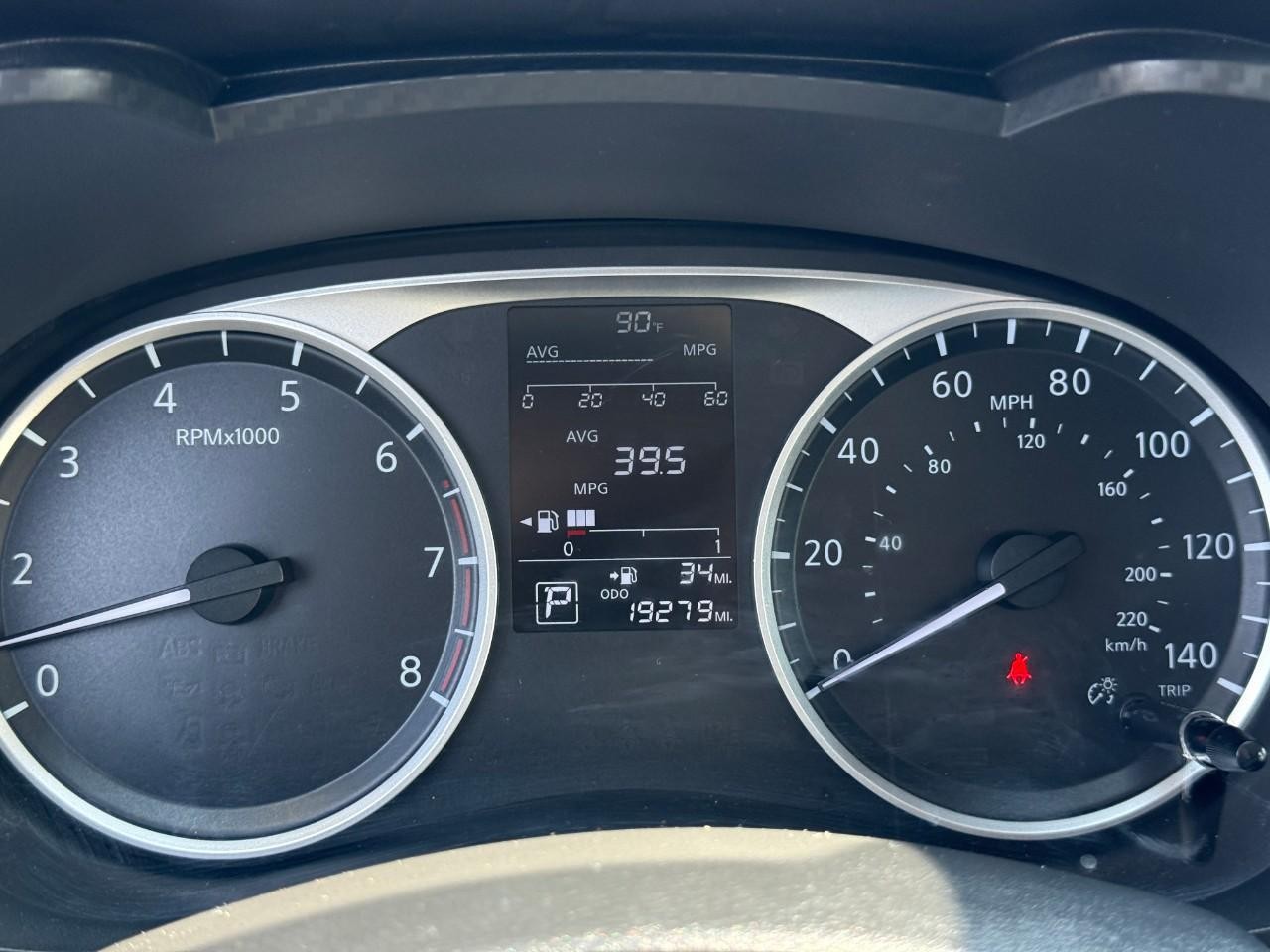 Nissan Versa Vehicle Full-screen Gallery Image 19