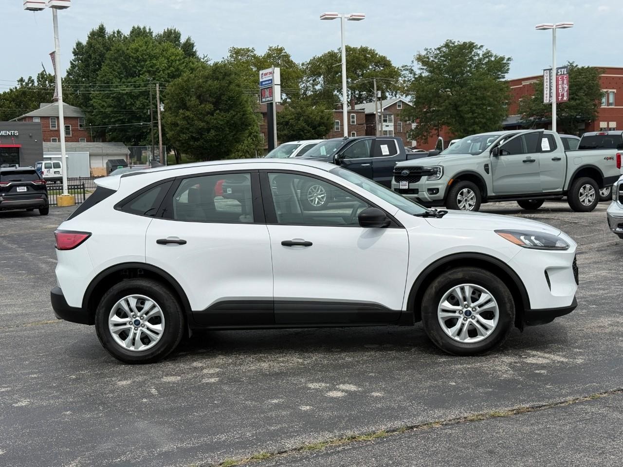 Ford Escape Vehicle Full-screen Gallery Image 05