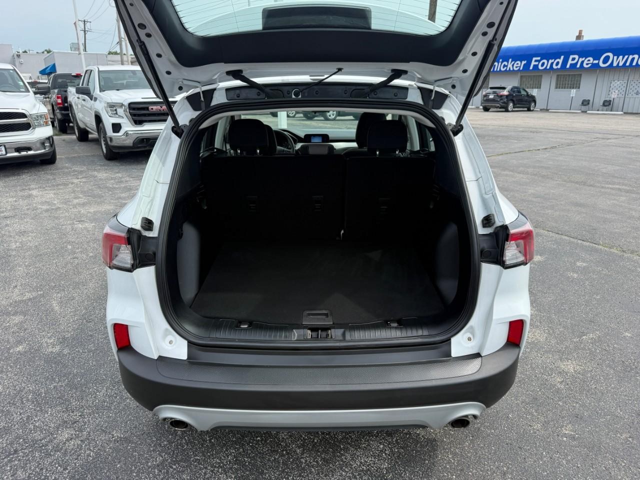 Ford Escape Vehicle Full-screen Gallery Image 08