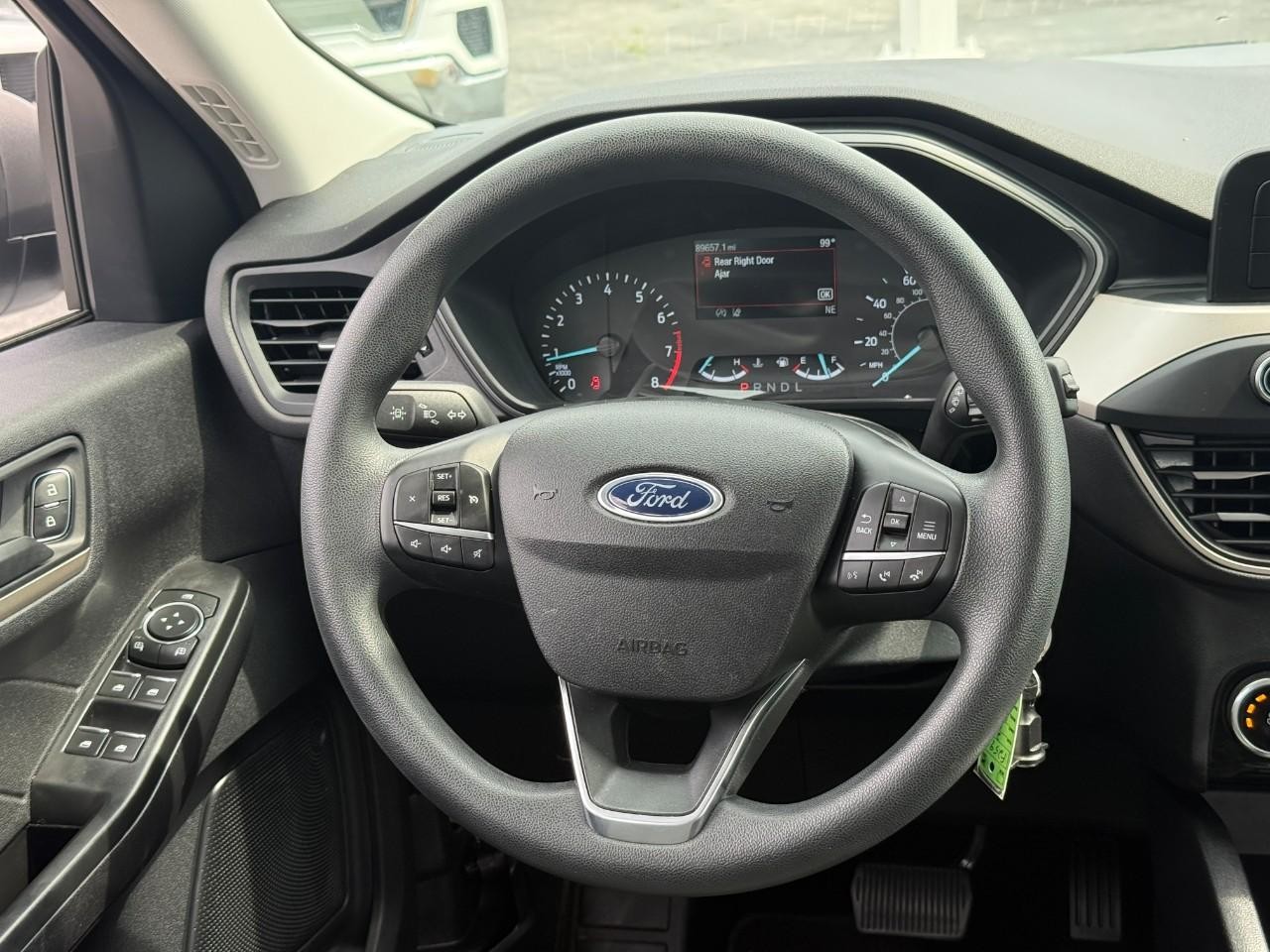 Ford Escape Vehicle Full-screen Gallery Image 13