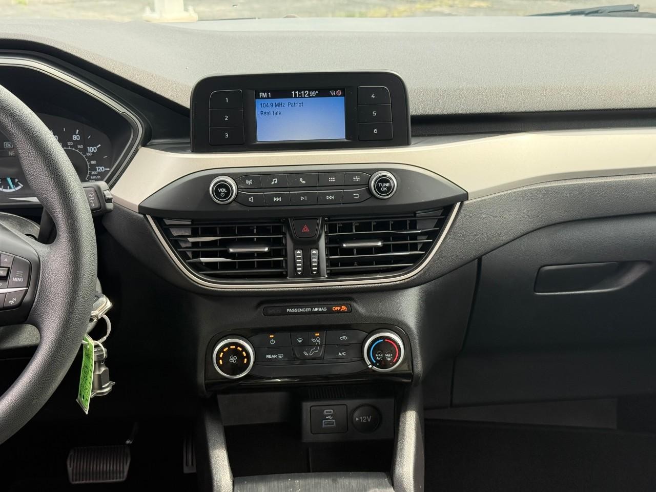Ford Escape Vehicle Full-screen Gallery Image 14