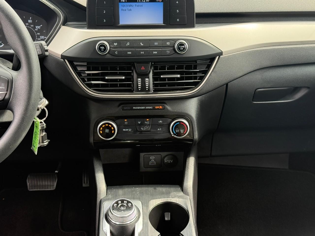 Ford Escape Vehicle Full-screen Gallery Image 15