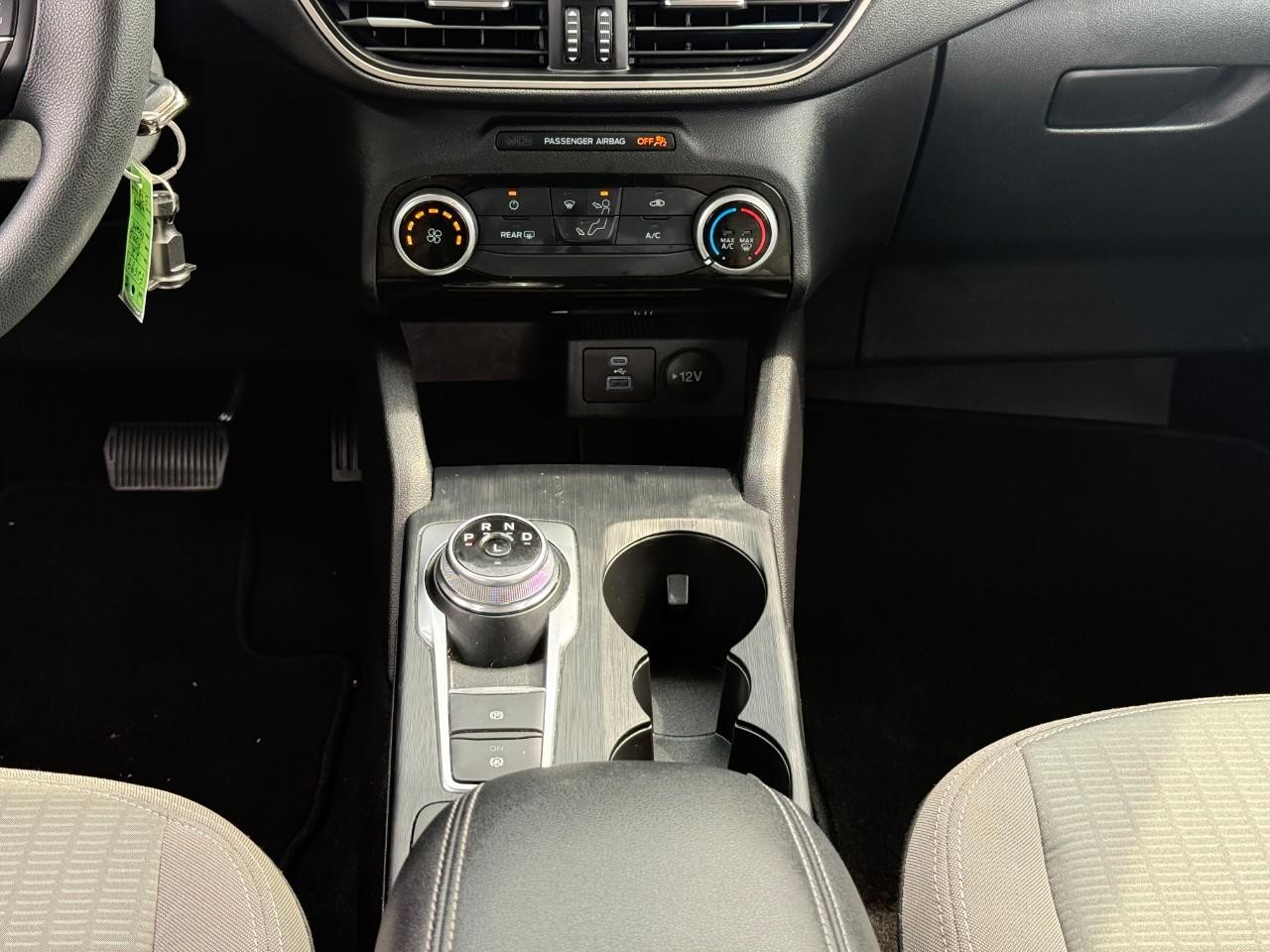 Ford Escape Vehicle Full-screen Gallery Image 16