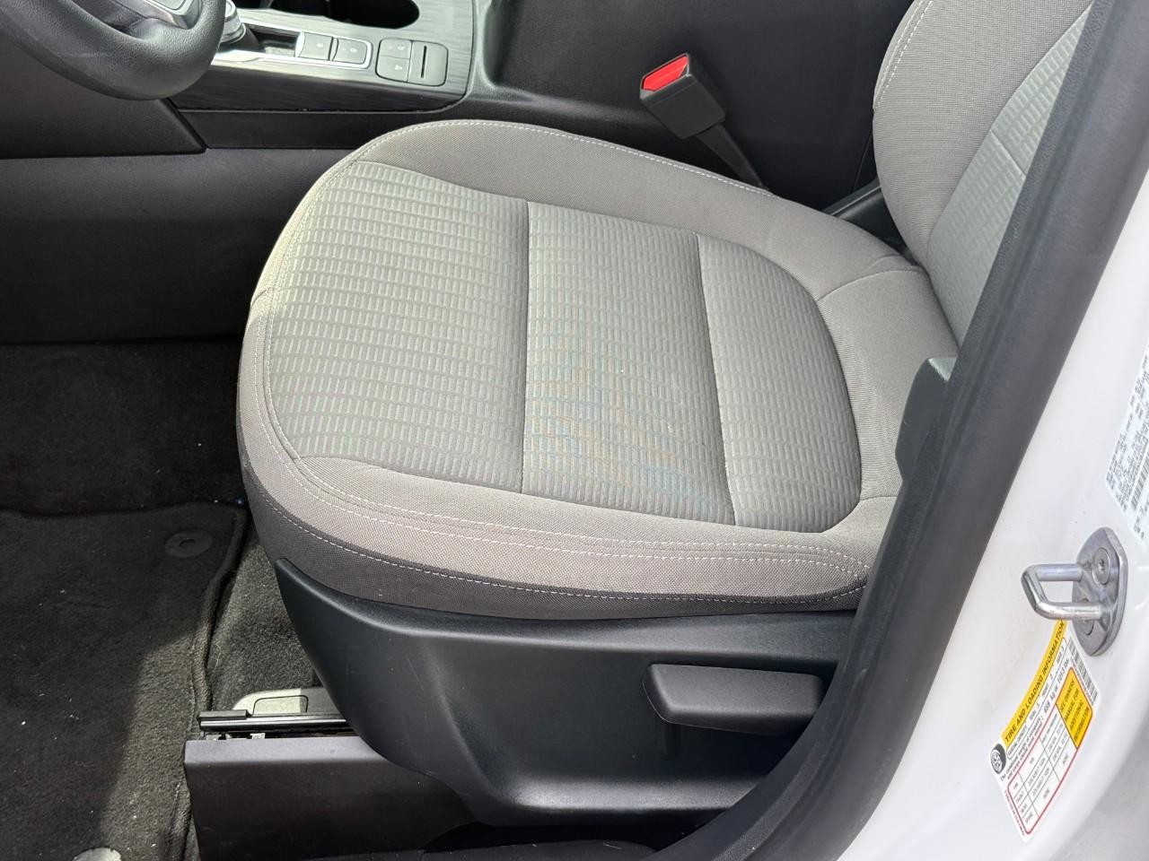 Ford Escape Vehicle Full-screen Gallery Image 19