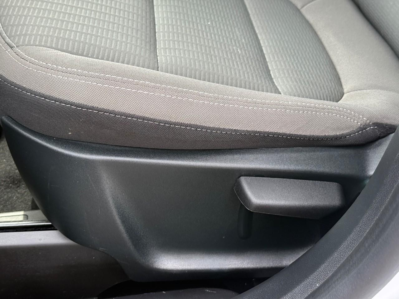 Ford Escape Vehicle Full-screen Gallery Image 20