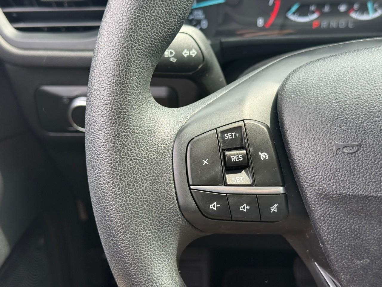 Ford Escape Vehicle Full-screen Gallery Image 21
