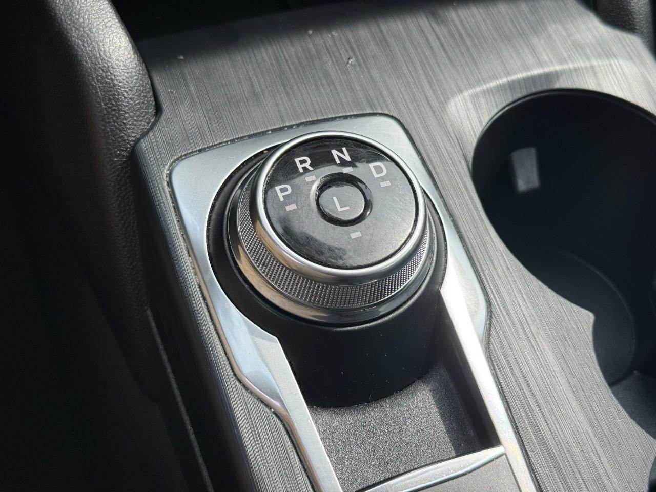 Ford Escape Vehicle Full-screen Gallery Image 24