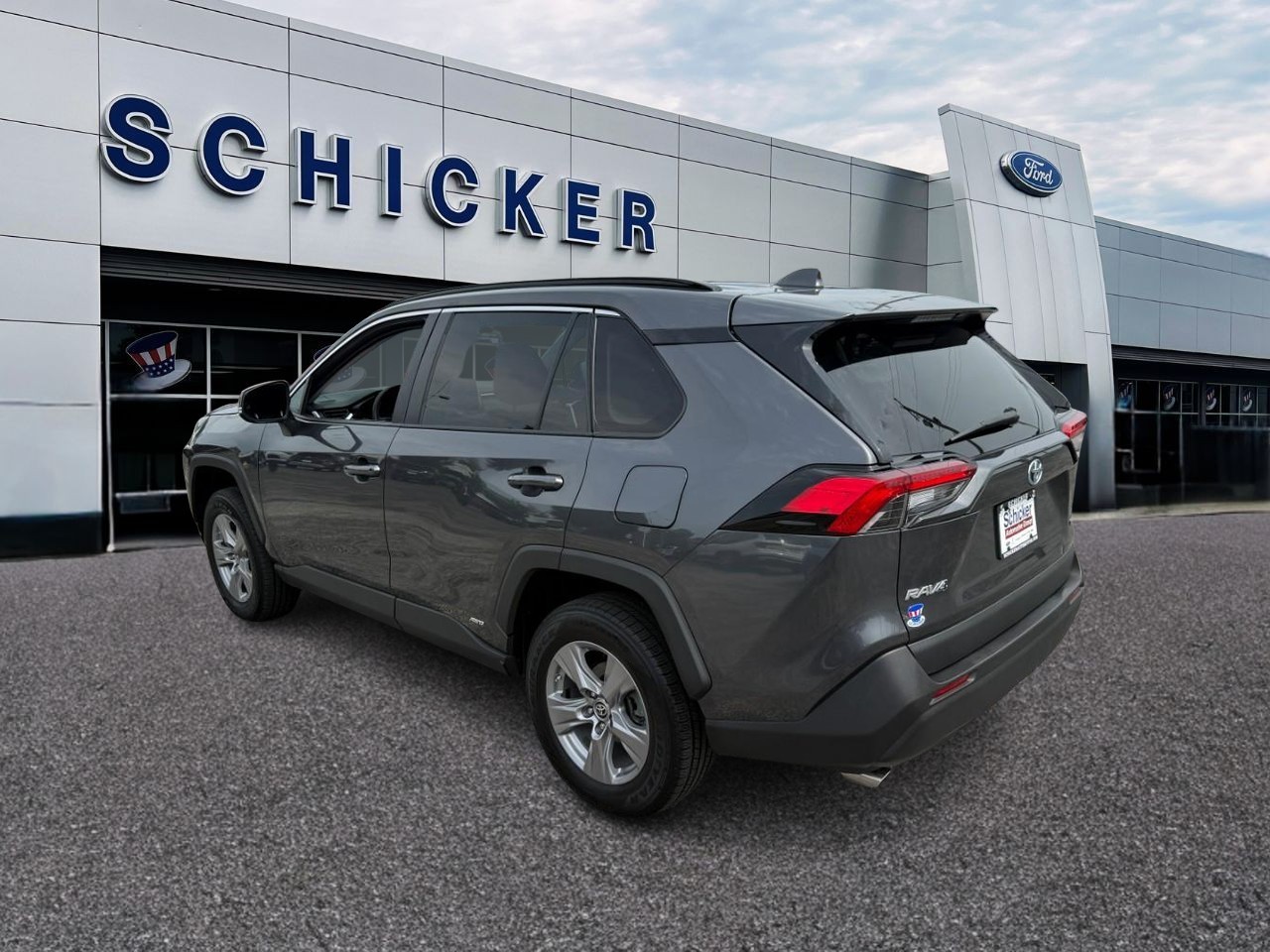 Toyota RAV4 Vehicle Full-screen Gallery Image 03