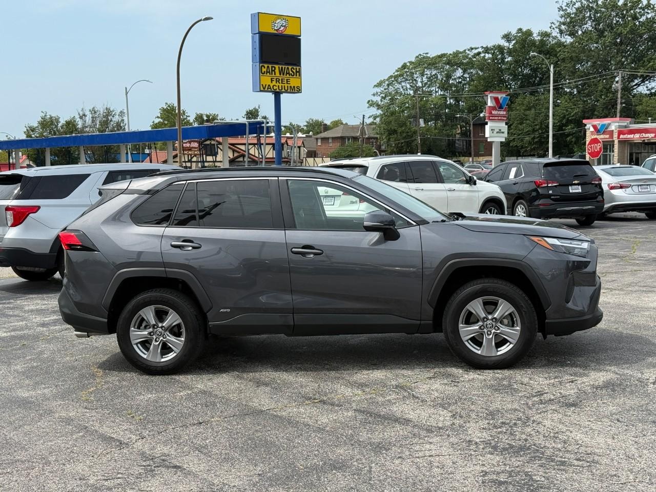 Toyota RAV4 Vehicle Full-screen Gallery Image 05