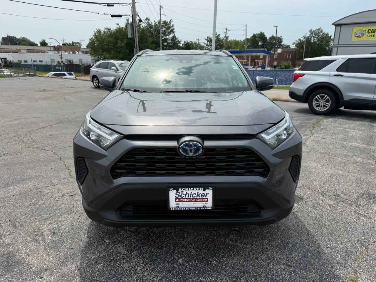 Toyota RAV4 Vehicle Full-screen Gallery Image 10