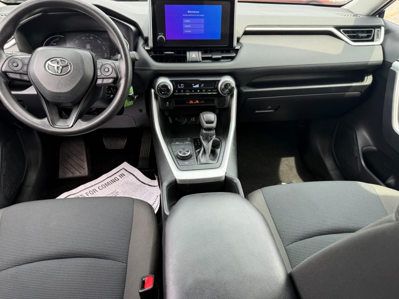 Toyota RAV4 Vehicle Full-screen Gallery Image 12