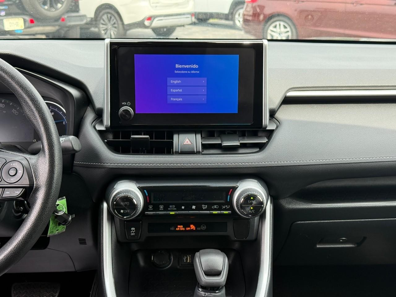 Toyota RAV4 Vehicle Full-screen Gallery Image 14